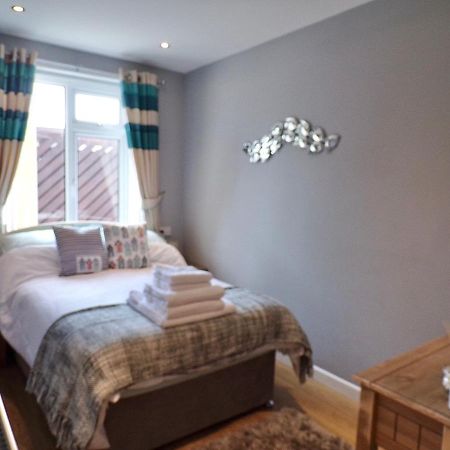 Coast 77 B&B Poole Extérieur photo