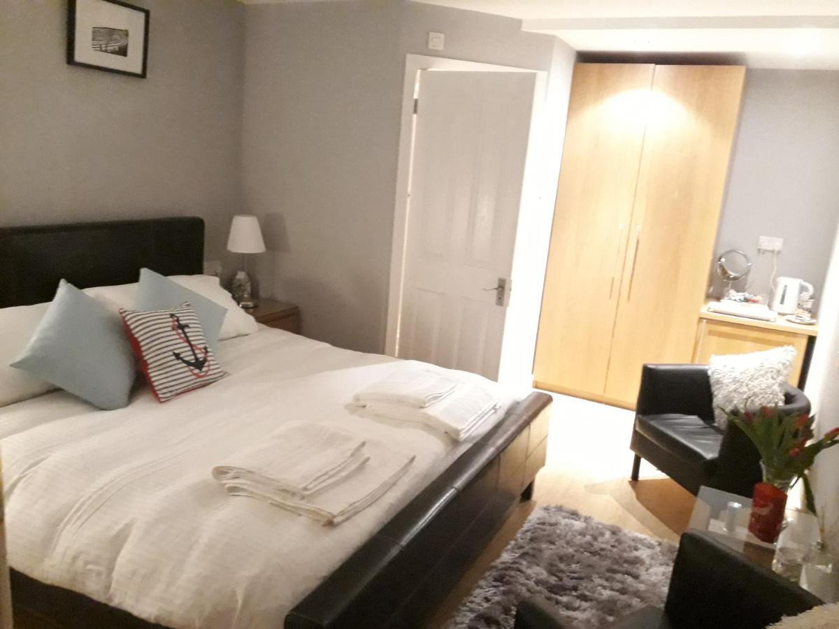 Coast 77 B&B Poole Extérieur photo