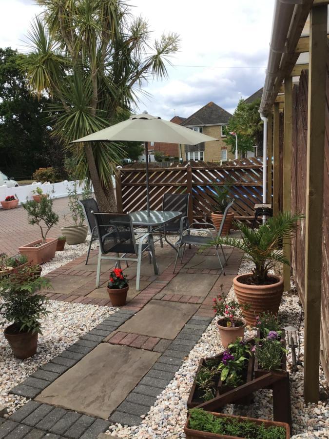 Coast 77 B&B Poole Extérieur photo