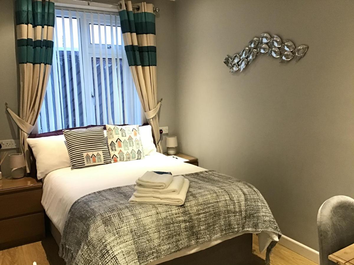 Coast 77 B&B Poole Extérieur photo