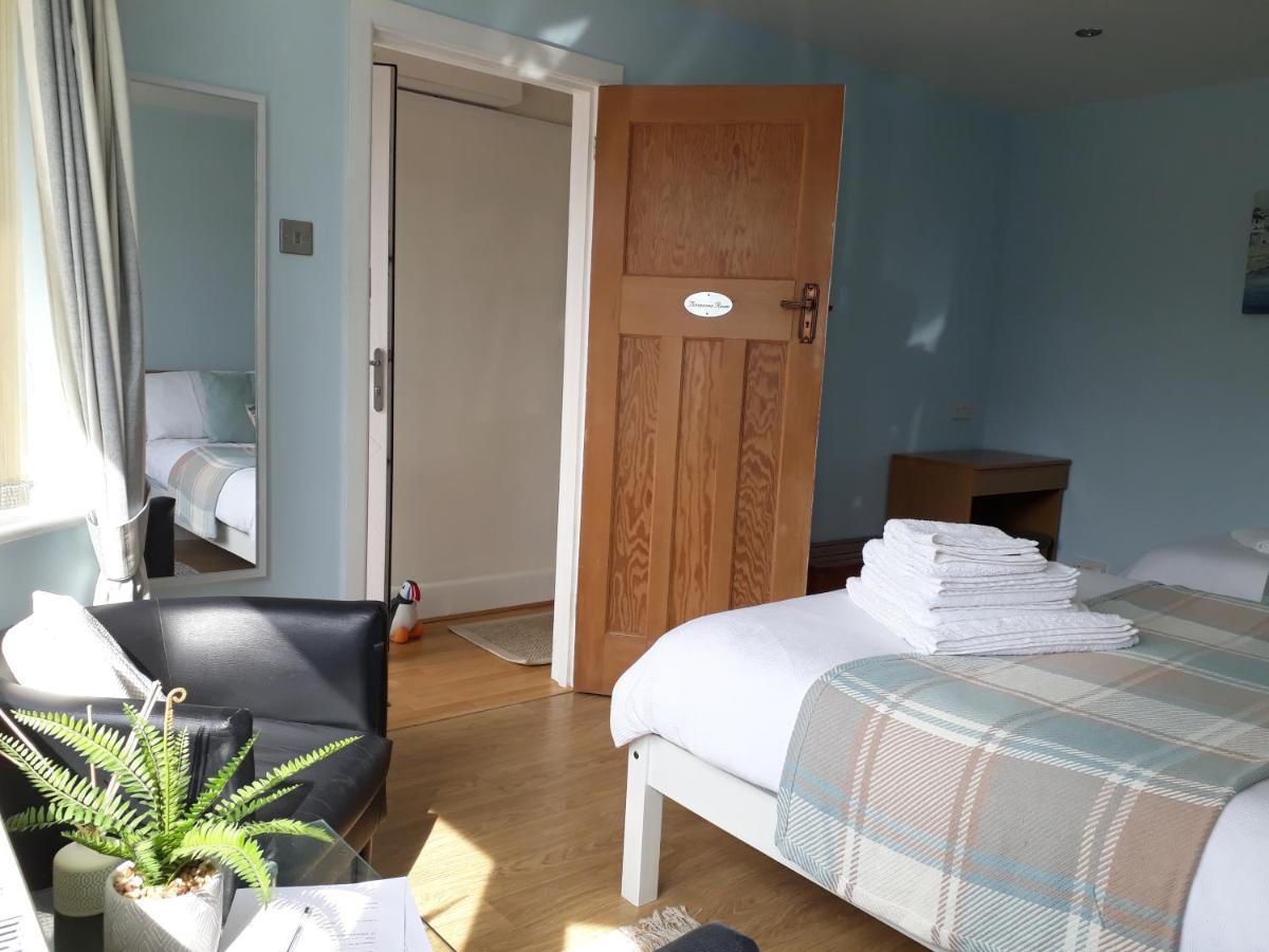 Coast 77 B&B Poole Extérieur photo