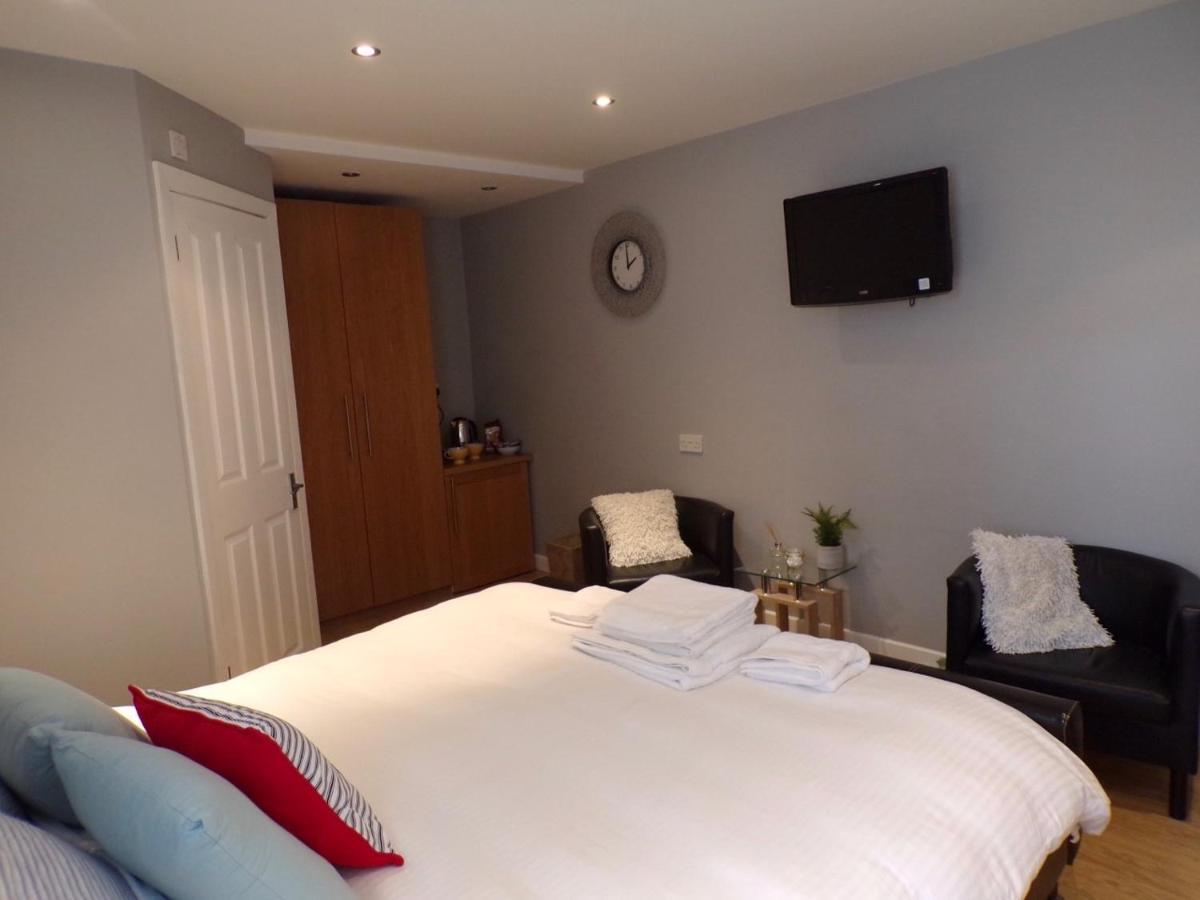 Coast 77 B&B Poole Extérieur photo
