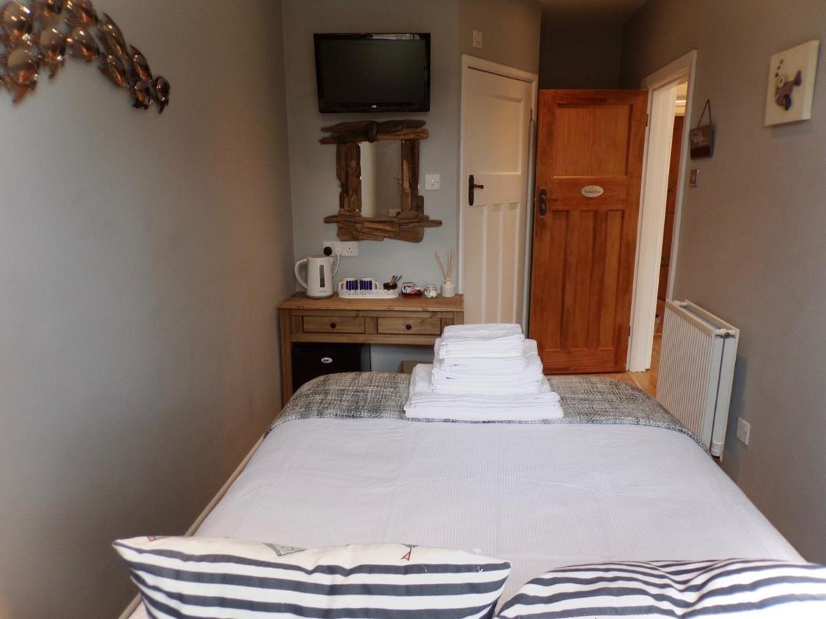 Coast 77 B&B Poole Extérieur photo